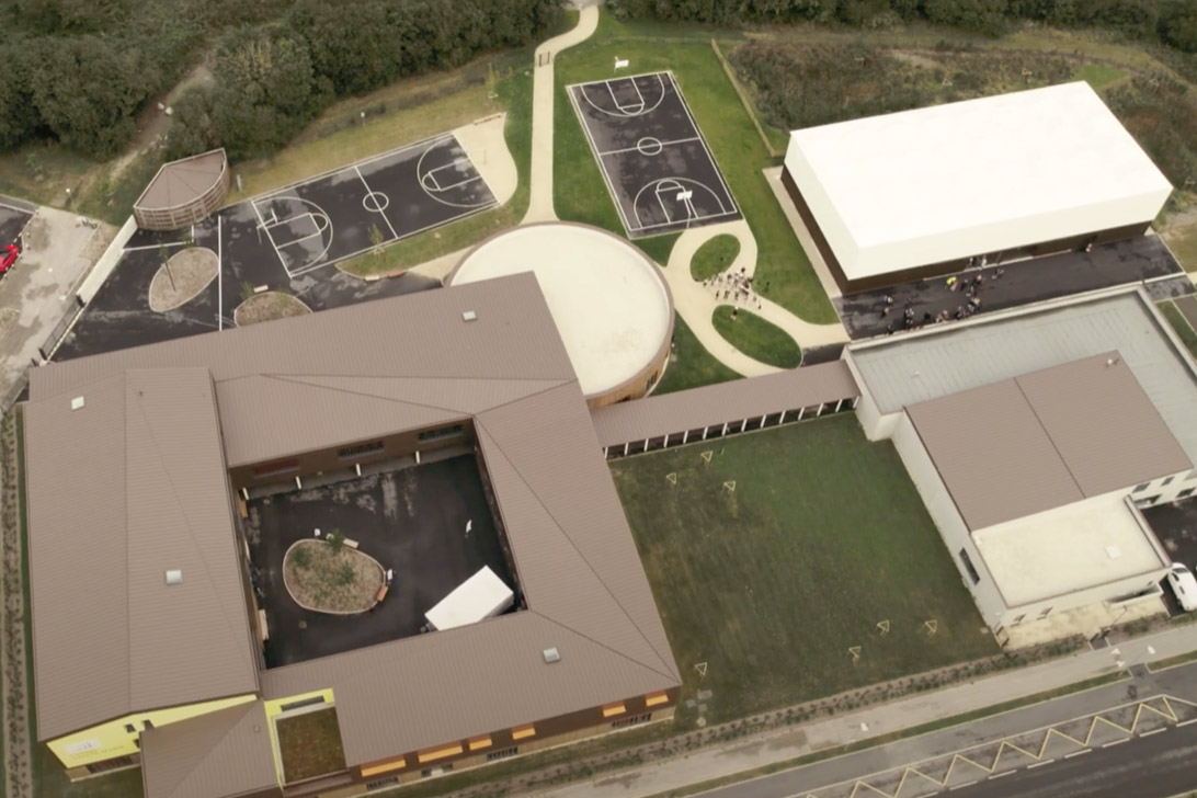 ÉQUIPEMENT SPORTIF, Construction d’un gymnase omnisport